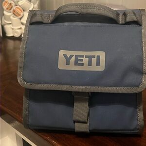 Like new used once yeti lunch sack